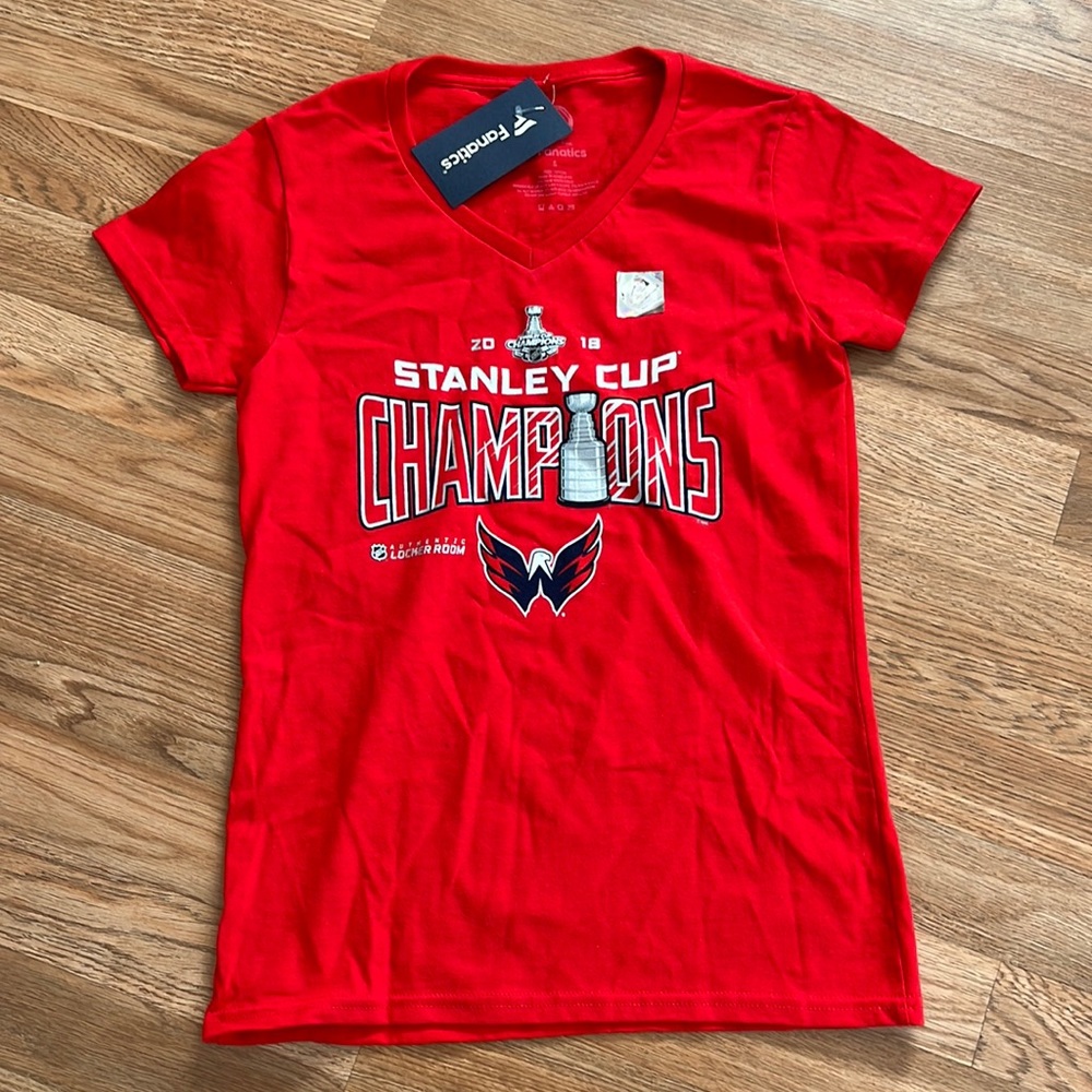 Women's Washington Capitals 2018 NHL Stanley Cup Champions T-Shirt Size S